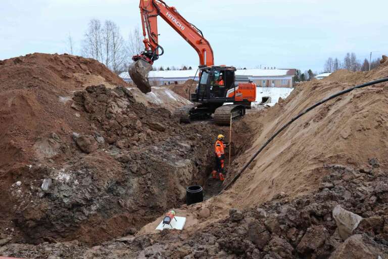 Hitachi ZX180LC-7 kraavitöödel